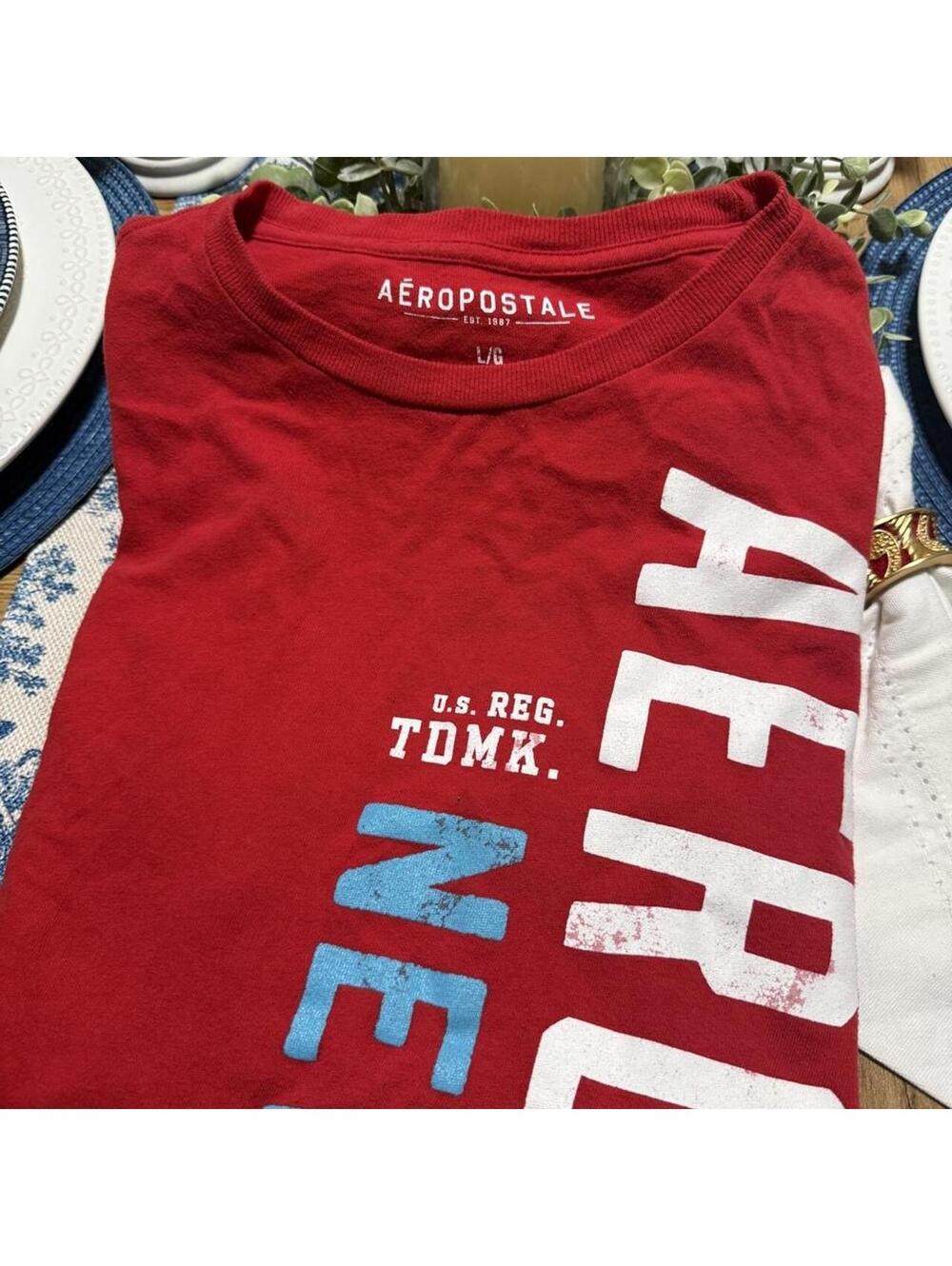 Aeropostale Men's Red and Burgundy Tshirt